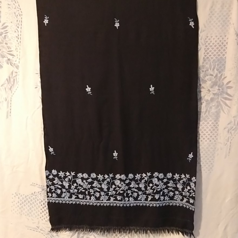 Dark Navy Pashmina Shawl W/ Embroidered Flowers - Picture 7 of 9